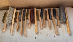 lot 146 image: 13 Shop Brushes