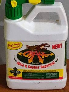 lot 15 image: Sprinkler, Starter Fertilizer, Mole...
