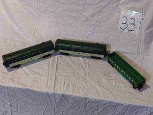 lot 33 image: 3 Old Burlington Northern Train Car...