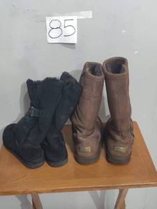 lot 85 image: Brown Tall Uggs With Zipper & Black...