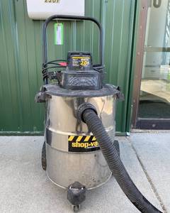 lot 25 image: Industrial Shop Vac 10 Gallon - SHIPPING AVAILABLE