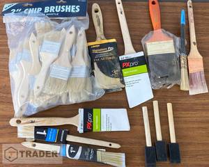 lot 137 image: Lot of Paint Brushes - SHIPPING AVAILABLE