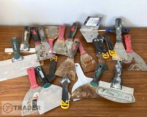 lot 135 image: Putty and Spackling Knives - SHIPPING AVAILABLE