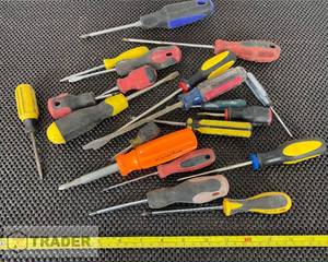 lot 122 image: Screwdrivers - SHIPPING AVAILABLE