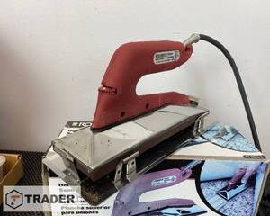 lot 152 image: 800 Watt Deluxe Carpet Seaming Iron - SHIPPING AVAILABLE