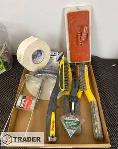 lot 140 image: Drywall Finishing Tools & Paint Removal Brushes - SHIPPING AVAILABLE