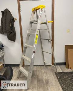 lot 98 image: Aluminum Step Ladder 6