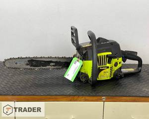 lot 10 image: 14 Chainsaw, Poulan 33 cc