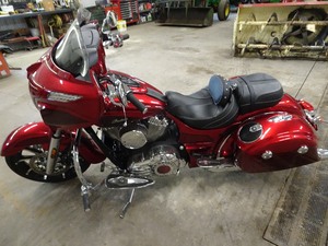 lot 1 image: 2017 Indian Chieftain Elite Model Motorcycle