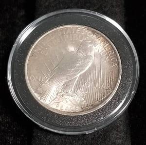 1923 PEACE SILVER DOLLAR UNC IN AIRTITE