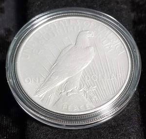 1935 PEACE SILVER DOLLAR IN AIRTITE