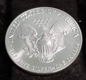 1987 AMERICAN SILVER EAGLE 1 TROY OZ. .999 FINE SILVER DOLLAR