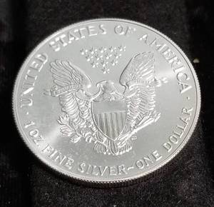 1993 AMERICAN SILVER EAGLE 1 TROY OZ. .999 FINE SILVER DOLLAR