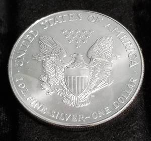 1994 AMERICAN SILVER EAGLE 1 TROY OZ. .999 FINE SILVER DOLLAR