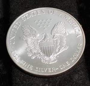 1997 AMERICAN SILVER EAGLE 1 TROY OZ. .999 FINE SILVER DOLLAR