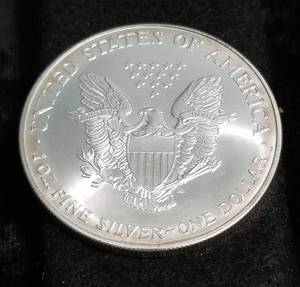 2000 AMERICAN SILVER EAGLE 1 TROY OZ. .999 FINE SILVER DOLLAR
