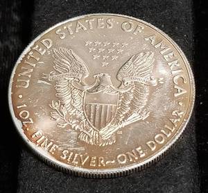 2017 AMERICAN SILVER EAGLE 1 TROY OZ. .999 FINE SILVER DOLLAR
