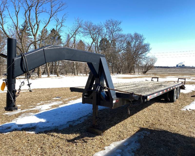 lot 4 image: 2010 Gooseneck Trailer - Tandem Axle with Duals