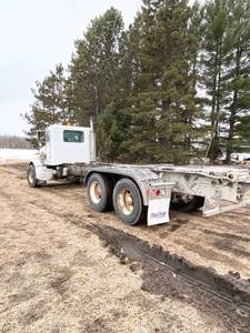 lot 3 image: 1987 Peterbilt Chassis