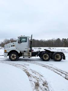 lot 4 image: 2000 Sterling Semi Truck