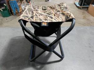 lot 8 image: King River Folding Stool Chair