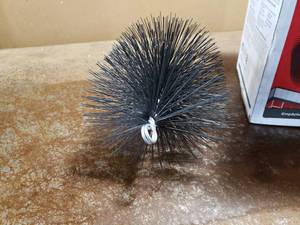 lot 10 image: 7 Round Wire Chimney Brush