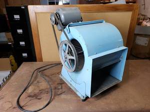 lot 34 image: Large Squirrel Fan Blower