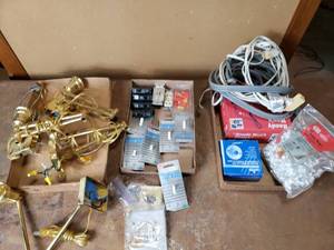 lot 36 image: Miscellaneous Electrical Items