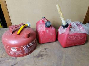 lot 43 image: 3 Gas Cans