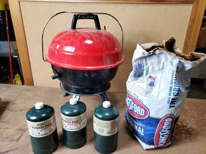 lot 44 image: Small Grill, Charcoal and Propane