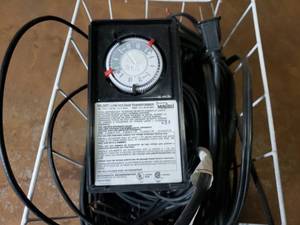 lot 46 image: IntermaticML88T88-Watt Power Pack with Timer