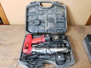 lot 48 image: 12 Volt Grease Gun by Mit