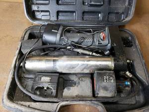 lot 49 image: 12 Volt Auto Greaser Grease Gun