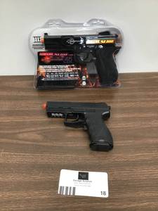 lot 18 image: Lot Of 2 Airsoft Gun Pistols