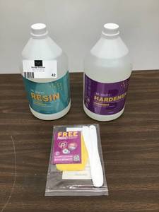 lot 40 image: Dr. Crafty Epoxy Resin Kit