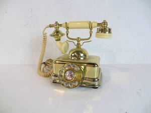 lot 42 image: VINTAGE Princess Phone