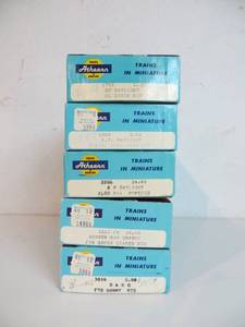 lot 15 image: 5 Athearn Traincars