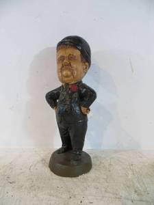 lot 33 image: VINTAGE Oliver Hardy Statue
