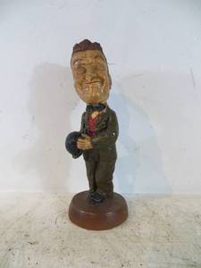 lot 34 image: VINTAGE Stan Laurel Statue