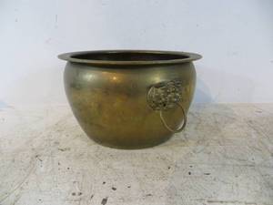 lot 40 image: Large Brass Planter