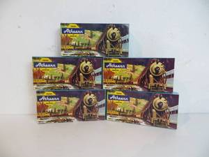 lot 23 image: 5 Athearn Traincars