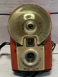 lot 4 image: Kodak Brownie Starflash Camera in Red