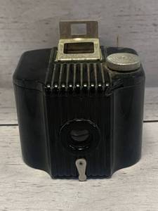 lot 21 image: Antique Vintage Baby Brownie Art Deco Camera