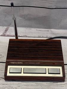 lot 32 image: Realistic Weather Alert Radio 12-140