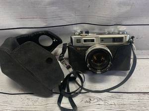 lot 34 image: Yaschica Electro 35 Film Camera