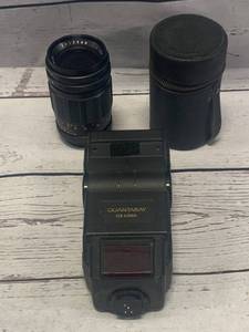 lot 54 image: Vemar 135mm Lens & Quantaray Flash