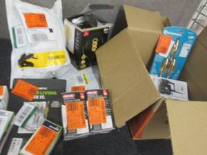 lot 212 image: Box of Assorted Bulbs & Electrical ...
