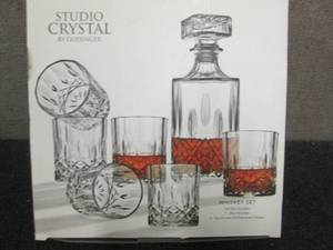 lot 220 image: 34 oz. Diamond Decanter and 10 oz. ...