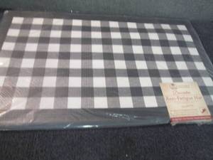lot 275 image: Buffalo Check 18x30 inch Anti-Fatig...