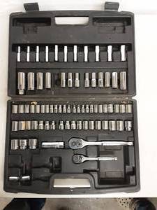 lot 4 image: Husky Socket Set
